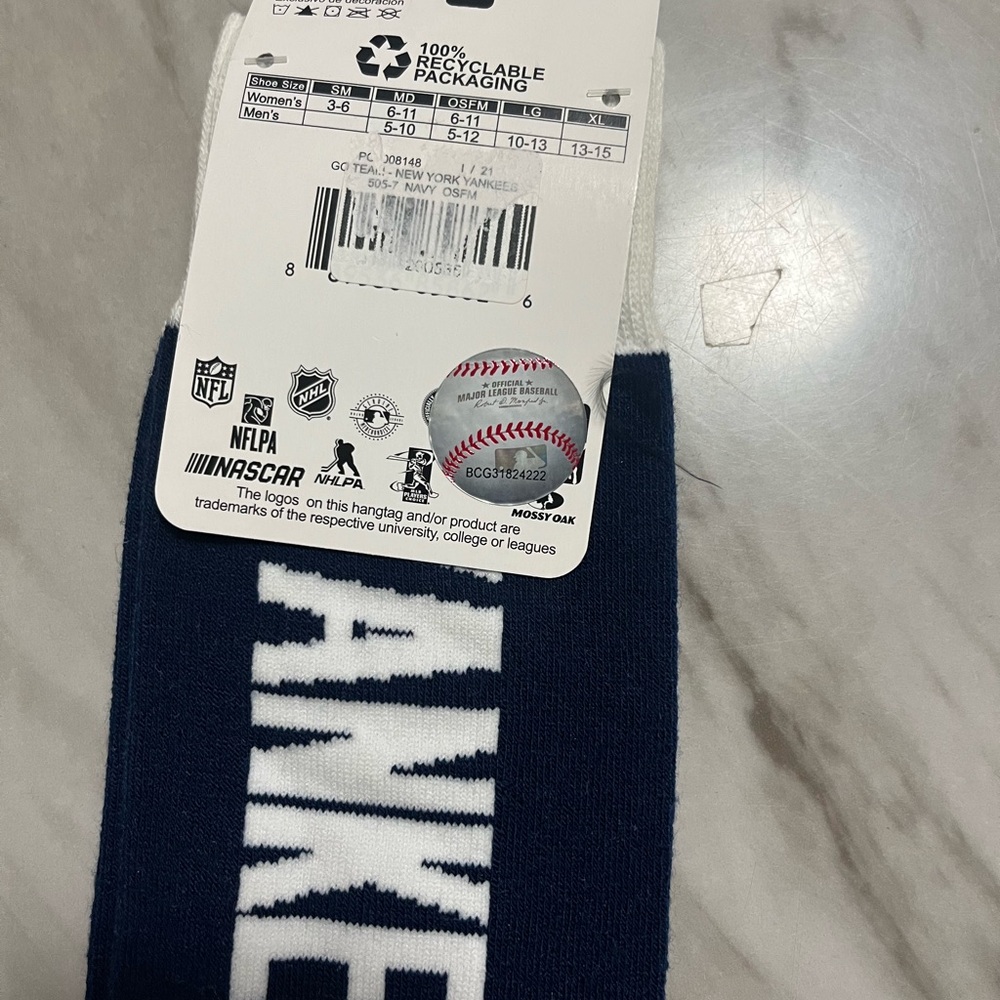New York Yankee MLB socks - Picture 3 of 8